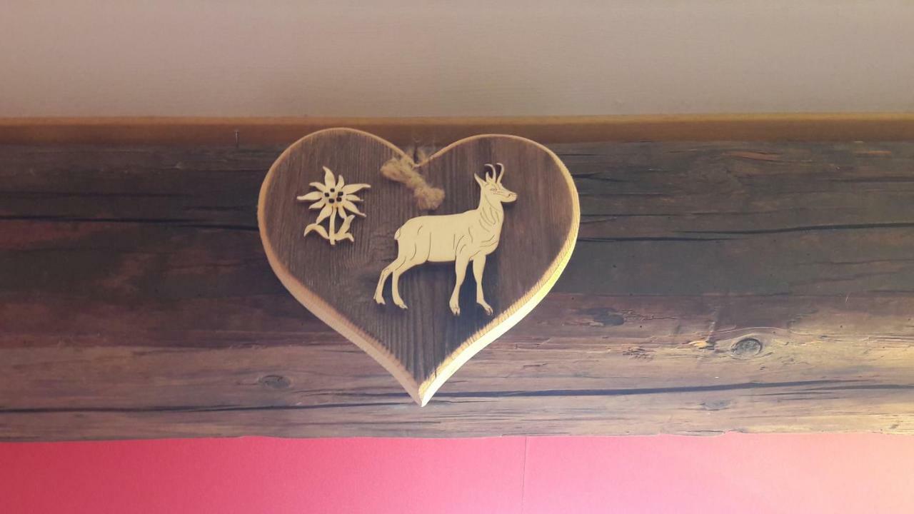 Au Coeur Du Lapidaire Septmoncel-Les-Molunes Eksteriør bilde